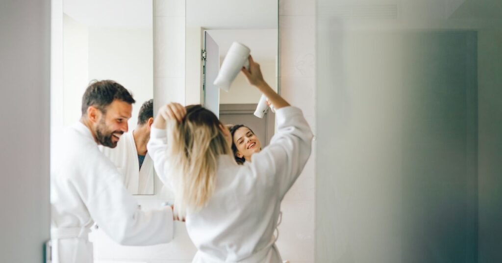ritual de aucuidado do casal em rotina noturna consciente  para um sono reparador