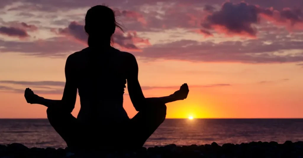 meditação ao por do sol