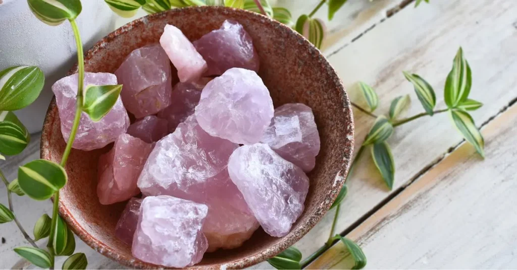 pote com quartzo rosa