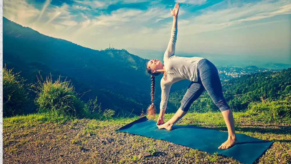 yoga postura do triângulo